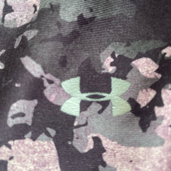 Ladies, under armor leggings with mesh detail on sides - Picture 4 of 5